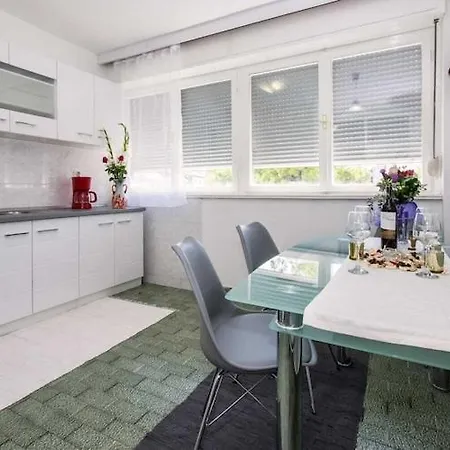 Luxury Center - Two Bedroom With Balcony * Сплит