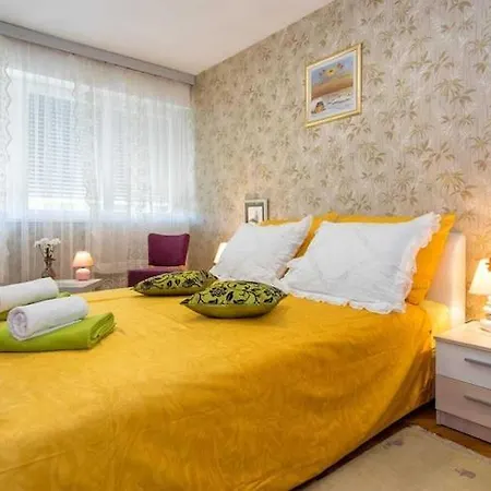 Luxury Center - Two Bedroom With Balcony * Сплит