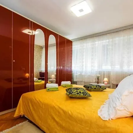 Luxury Center - Two Bedroom With Balcony Daire *