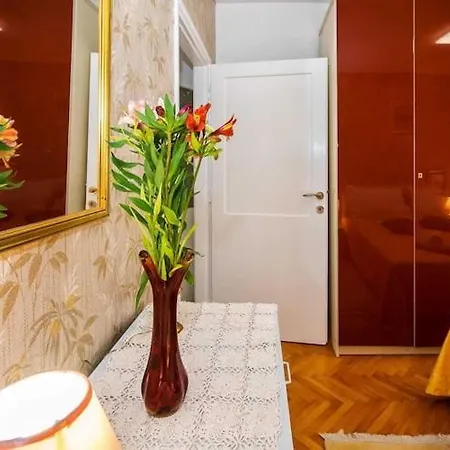 Luxury Center - Two Bedroom With Balcony Апартаменты