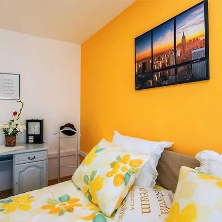 Apartment Luxury Center - Two Bedroom With Balcony