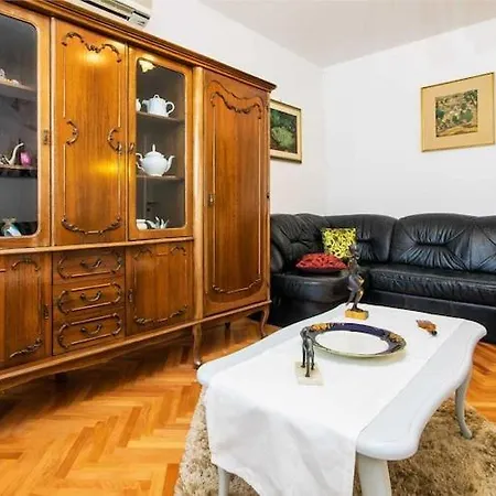 Apartment Luxury Center - Two Bedroom With Balcony Split
