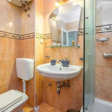 Apartment Luxury Center - Two Bedroom With Balcony Split