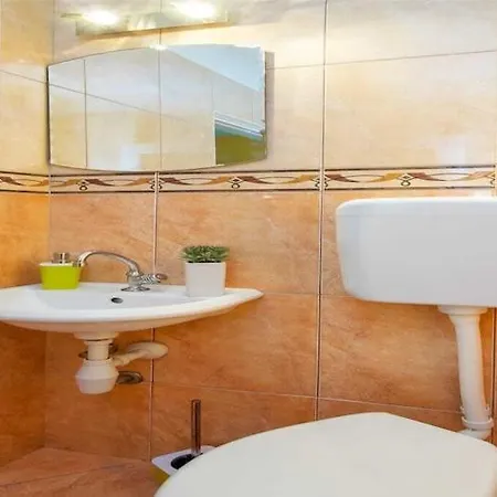 Luxury Center - Two Bedroom With Balcony Apartment