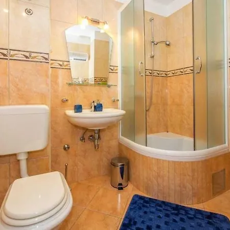 Luxury Center - Two Bedroom With Balcony Apartment *