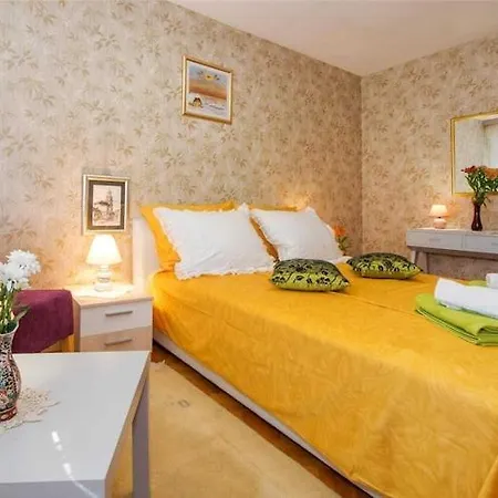 Luxury Center - Two Bedroom With Balcony Apartment *